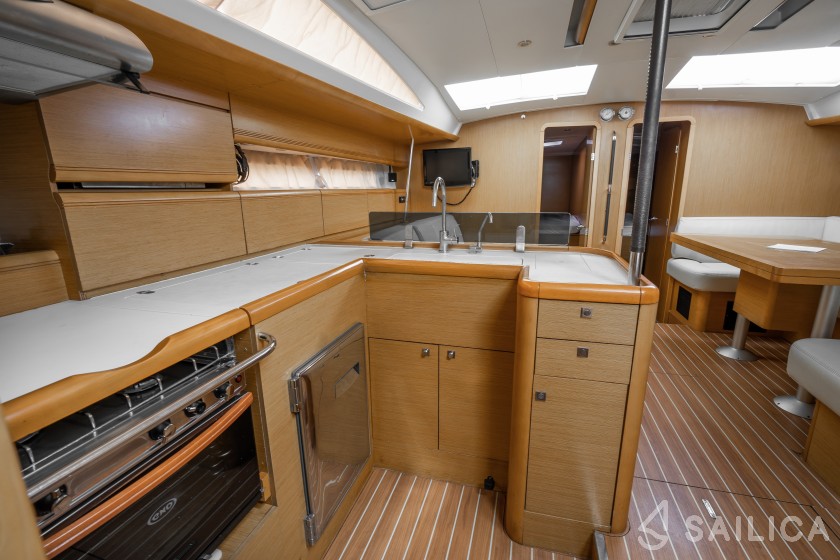 Jeanneau 53 - Yacht Charter Sailica