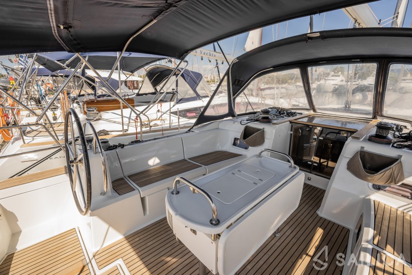Sun Odyssey 519 - Yacht Charter Sailica