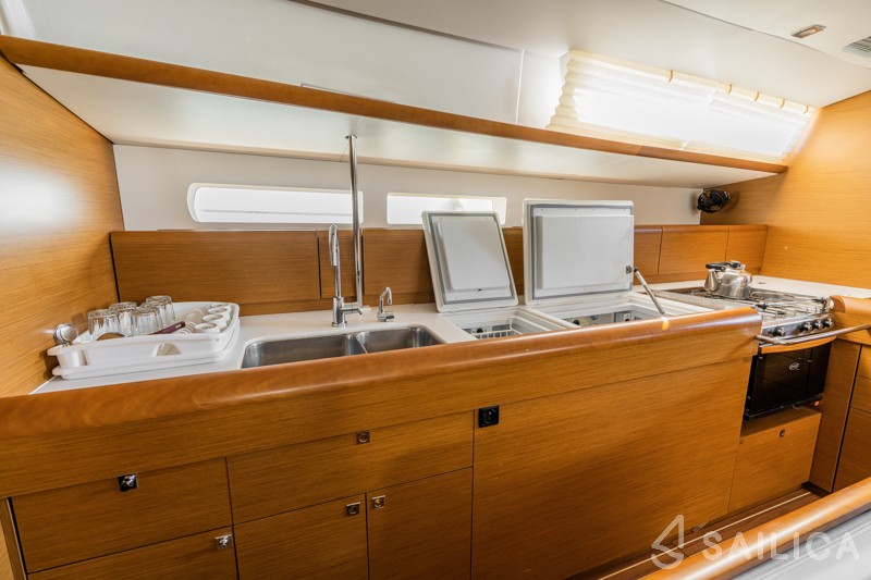Sun Odyssey 519 - Yacht Charter Sailica