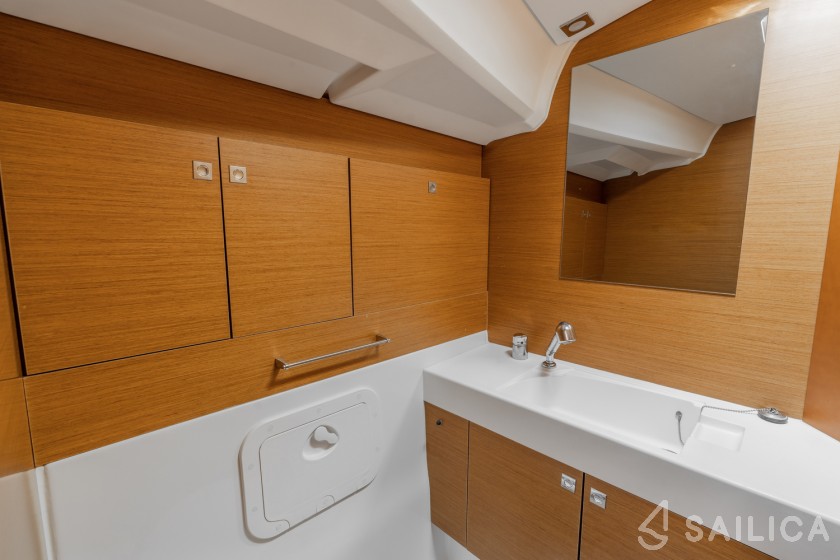 Sun Odyssey 519 - Yacht Charter Sailica