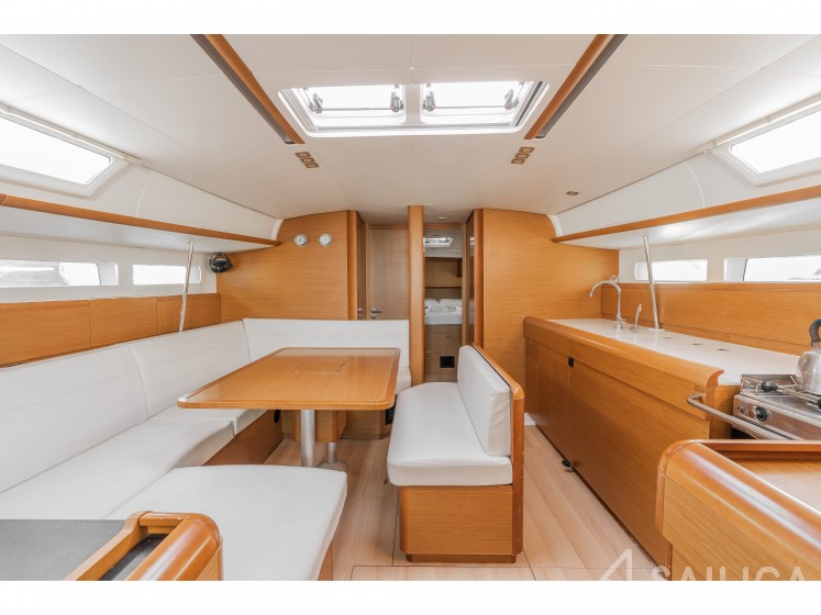Sun Odyssey 519 - Yacht Charter Sailica