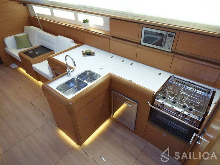 Sun Odyssey 519 - Yacht Charter Sailica