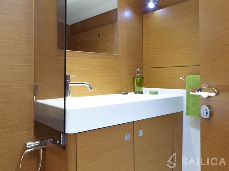 Sun Odyssey 519 - Yacht Charter Sailica