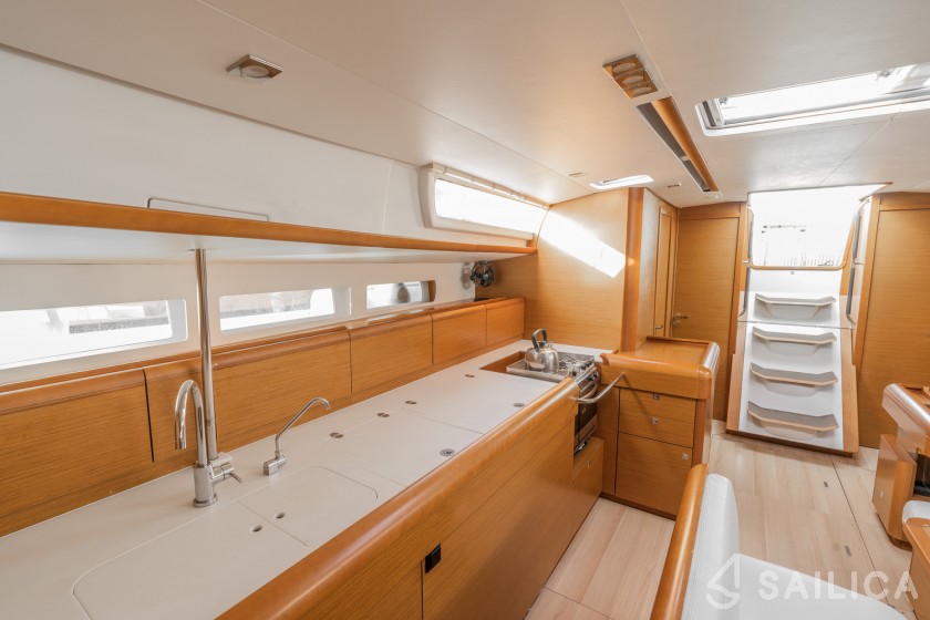 Sun Odyssey 519 - Yacht Charter Sailica