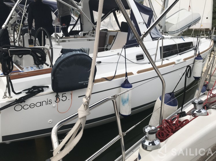 Oceanis 35.1 - Yacht Charter Sailica