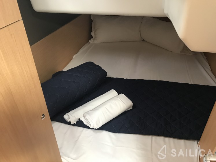 Oceanis 35.1 - Yacht Charter Sailica