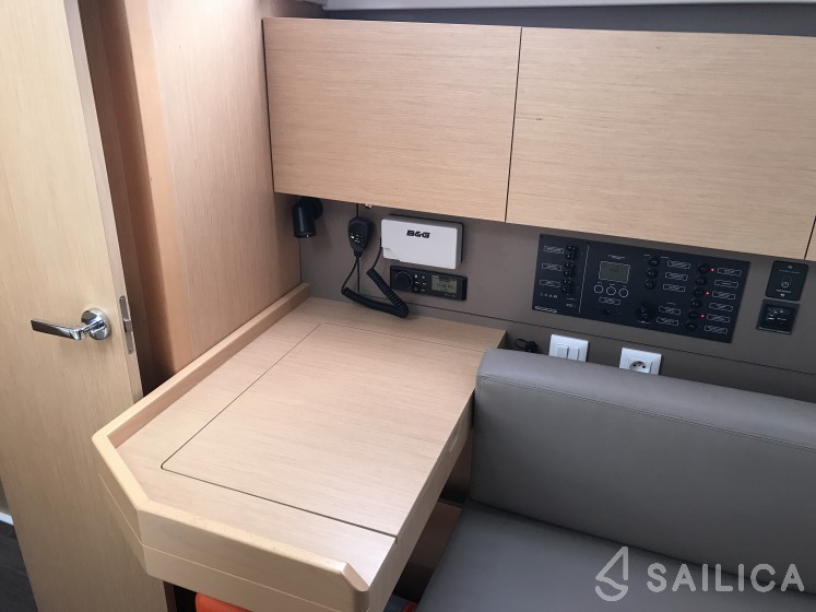 Oceanis 35.1 - Yacht Charter Sailica