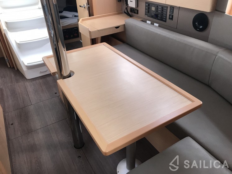 Oceanis 35.1 - Yacht Charter Sailica