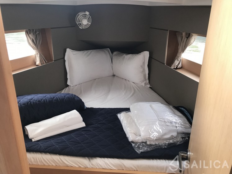 Oceanis 35.1 - Yacht Charter Sailica