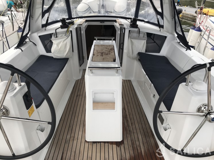 Oceanis 35.1 - Yacht Charter Sailica