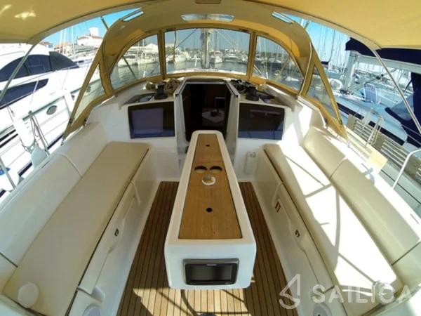 Dufour 382 GL - Yacht Charter Sailica