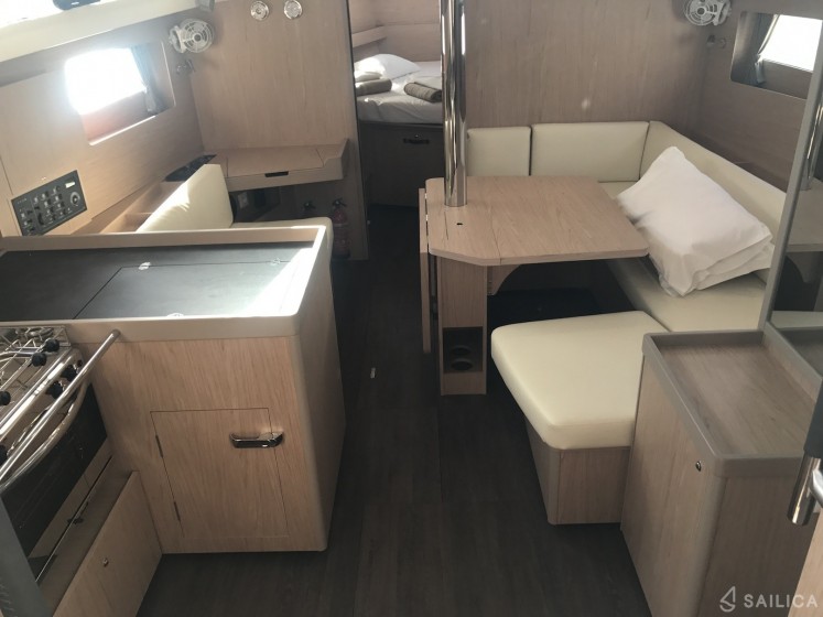 Oceanis 41.1 - Yacht Charter Sailica