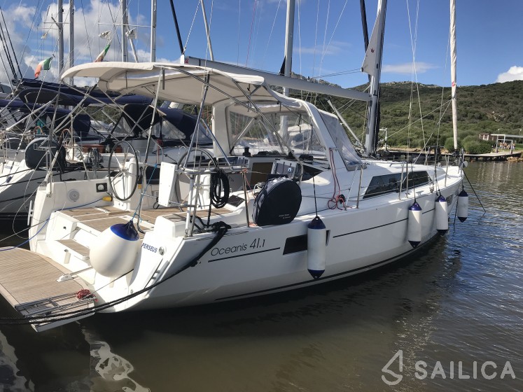 Oceanis 41.1 - Yacht Charter Sailica