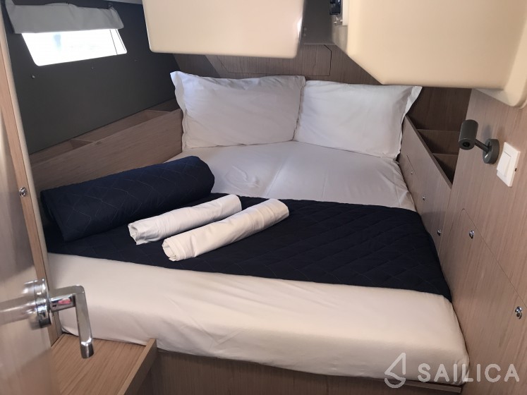Oceanis 41.1 - Yacht Charter Sailica