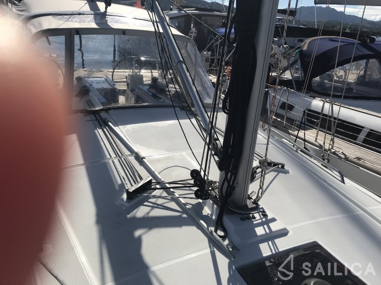 Oceanis 41.1 - Yacht Charter Sailica