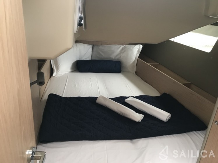 Oceanis 41.1 - Yacht Charter Sailica
