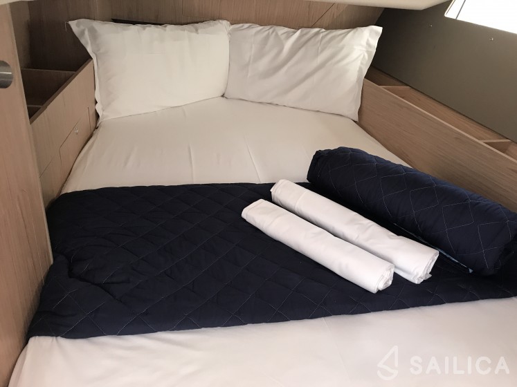 Oceanis 41.1 - Yacht Charter Sailica