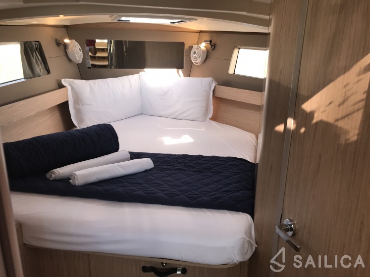 Oceanis 41.1 - Yacht Charter Sailica