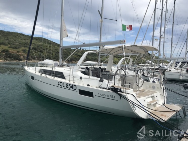 Oceanis 41.1 - Yacht Charter Sailica