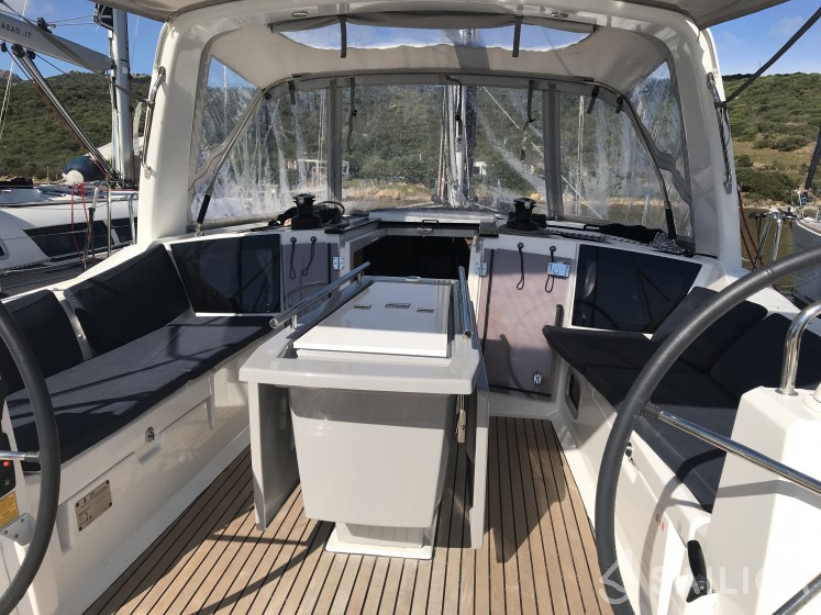 Oceanis 41.1 - Yacht Charter Sailica