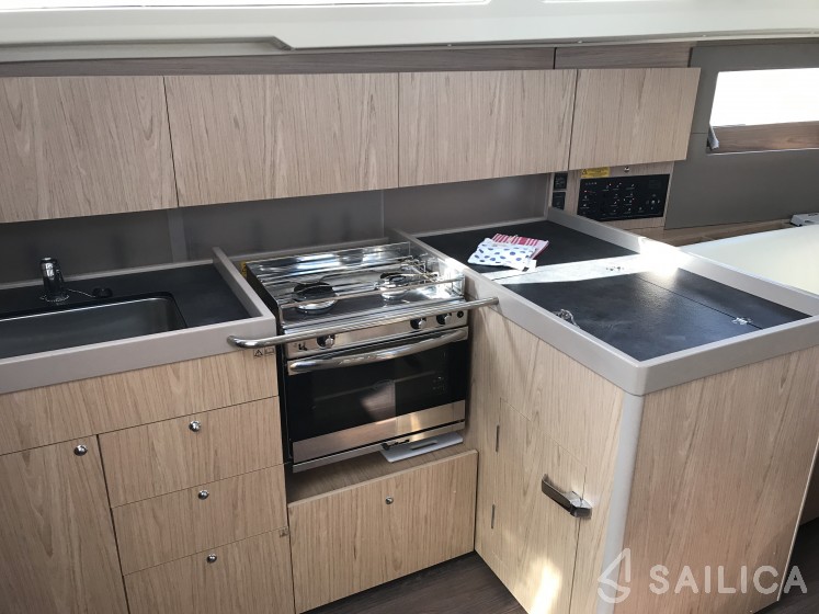 Oceanis 41.1 - Yacht Charter Sailica