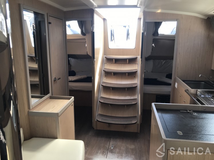 Oceanis 41.1 - Yacht Charter Sailica