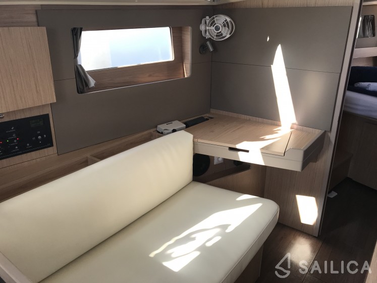 Oceanis 41.1 - Yacht Charter Sailica