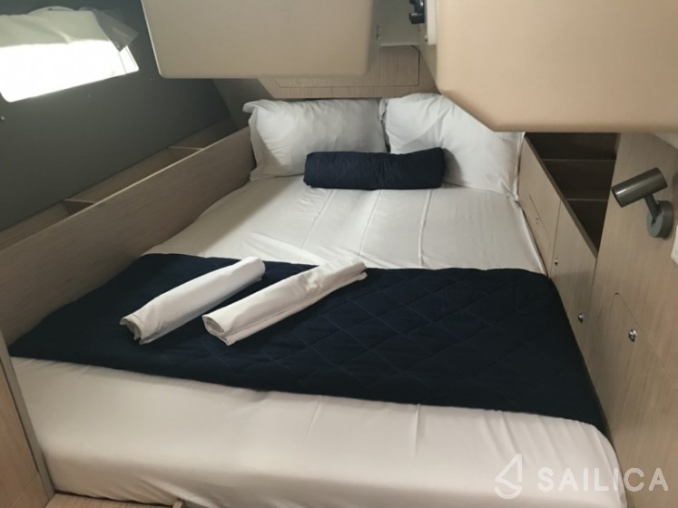 Oceanis 41.1 - Yacht Charter Sailica