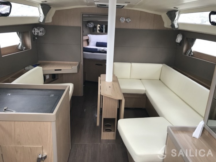 Oceanis 41.1 - Yacht Charter Sailica