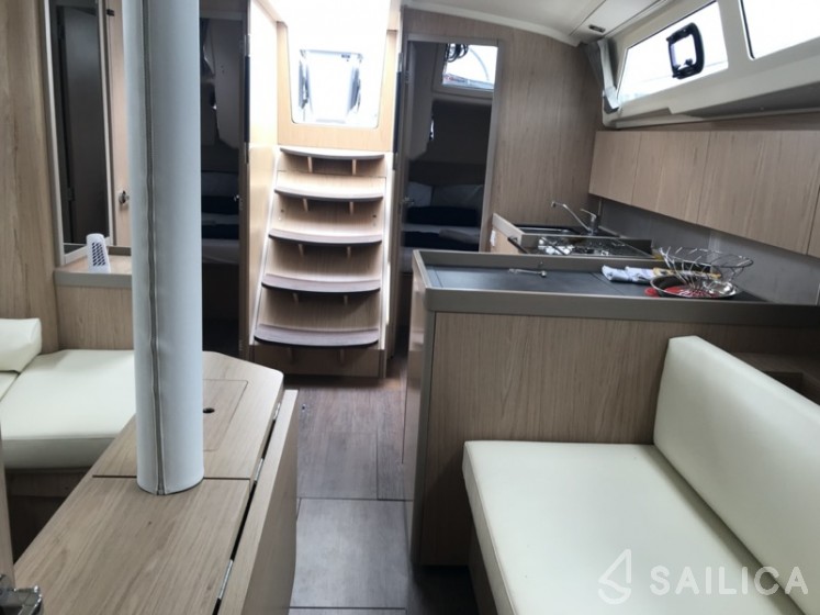 Oceanis 41.1 - Yacht Charter Sailica
