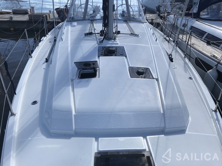 Oceanis 41.1 - Yacht Charter Sailica