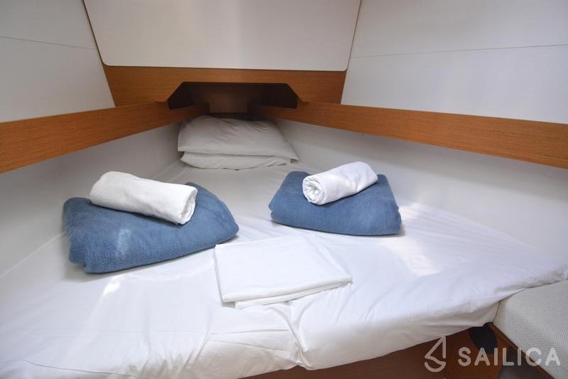 Sun Odyssey 349 - Yacht Charter Sailica