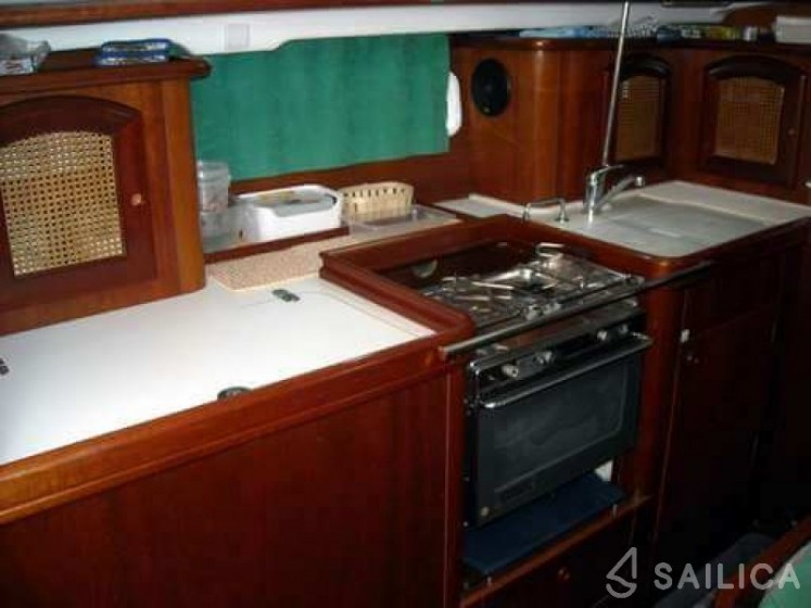 Oceanis 41.1 - Yacht Charter Sailica