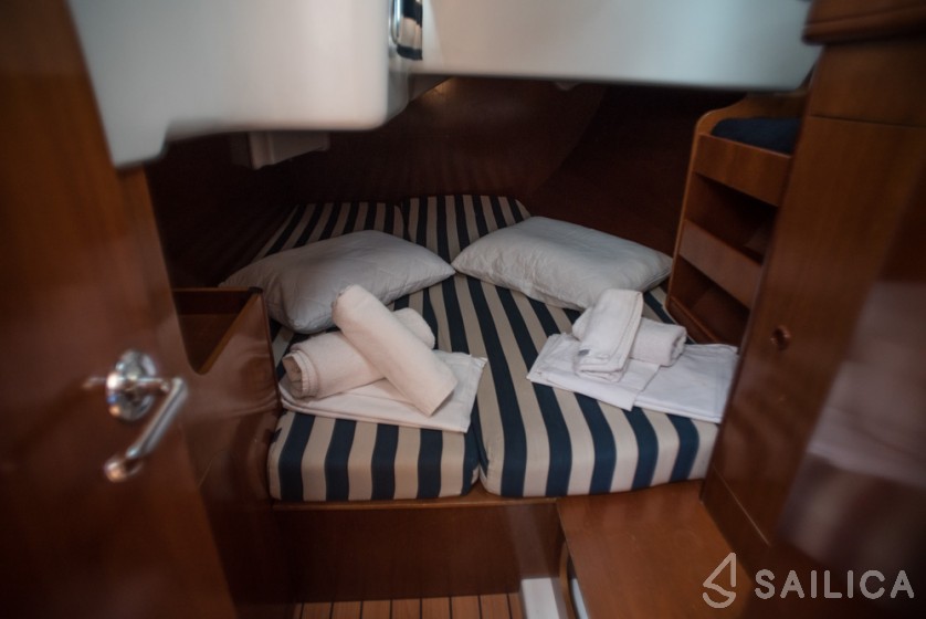 Oceanis 41.1 - Yacht Charter Sailica