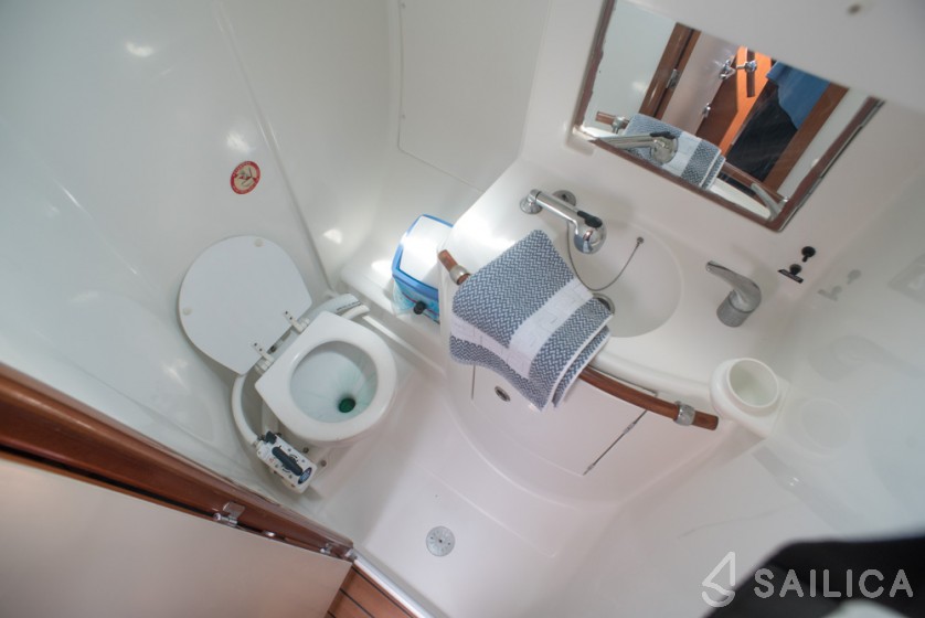 Oceanis 41.1 - Yacht Charter Sailica