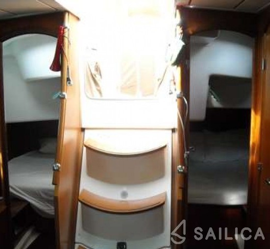 Oceanis 41.1 - Yacht Charter Sailica