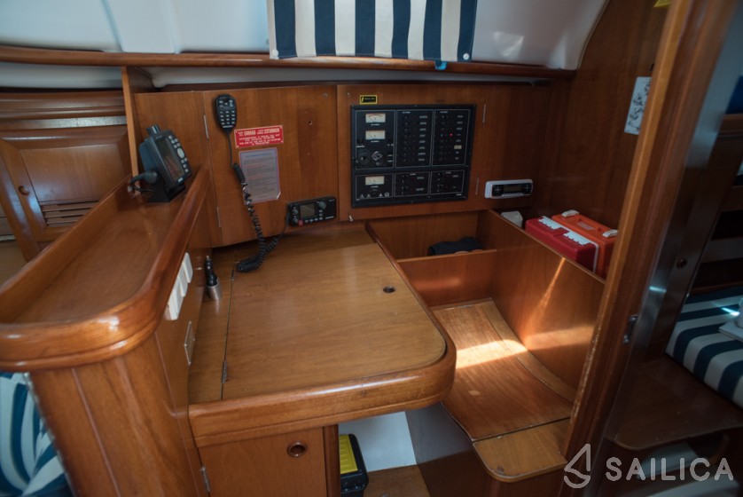 Oceanis 41.1 - Yacht Charter Sailica