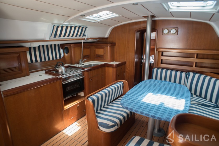 Oceanis 41.1 - Yacht Charter Sailica