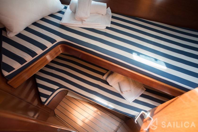 Oceanis 41.1 - Yacht Charter Sailica