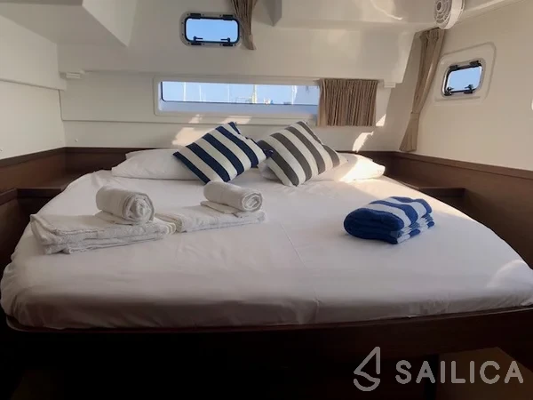Lagoon 42 - Yacht Charter Sailica