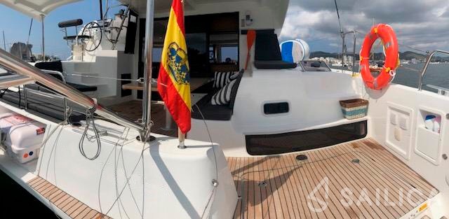 Lagoon 42 - Yacht Charter Sailica
