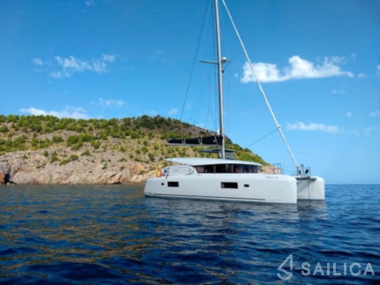 Lagoon 42 - Yacht Charter Sailica