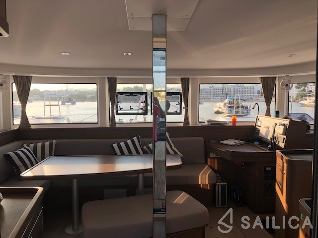 Lagoon 42 - Yacht Charter Sailica