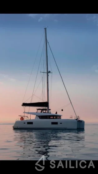 Lagoon 42 - Yacht Charter Sailica