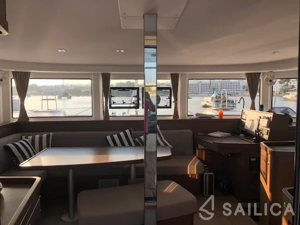 Lagoon 42 - Yacht Charter Sailica