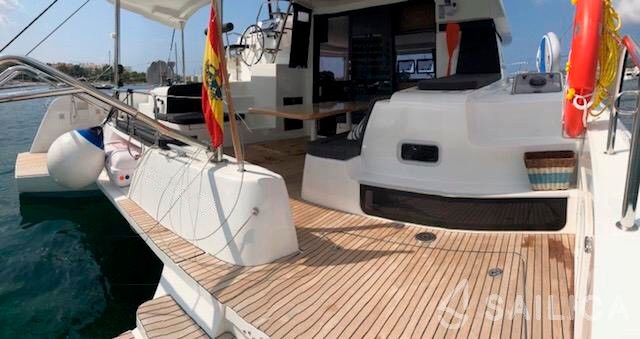 Lagoon 42 - Yacht Charter Sailica