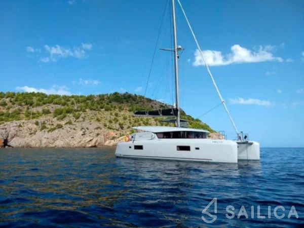 Lagoon 42 - Yacht Charter Sailica