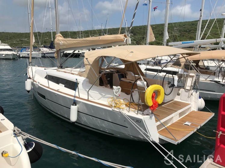 Dufour 382 GL - Yacht Charter Sailica
