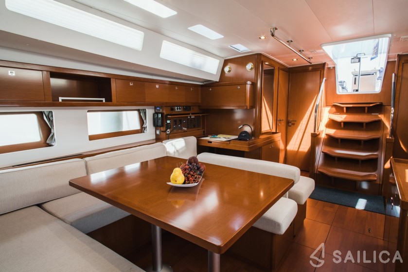 Oceanis 55 - 4 + 1 cab. - Yacht Charter Sailica