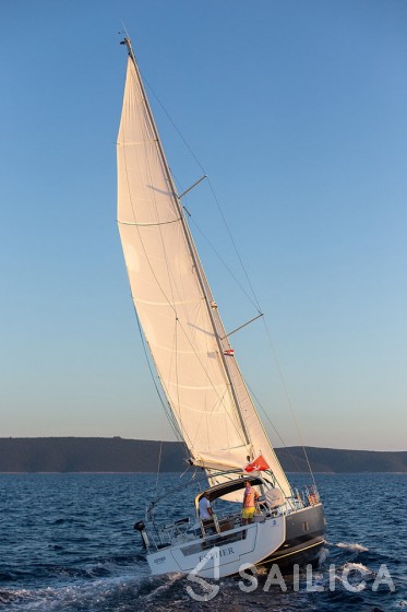 Oceanis 55 - 4 + 1 cab. - Yacht Charter Sailica